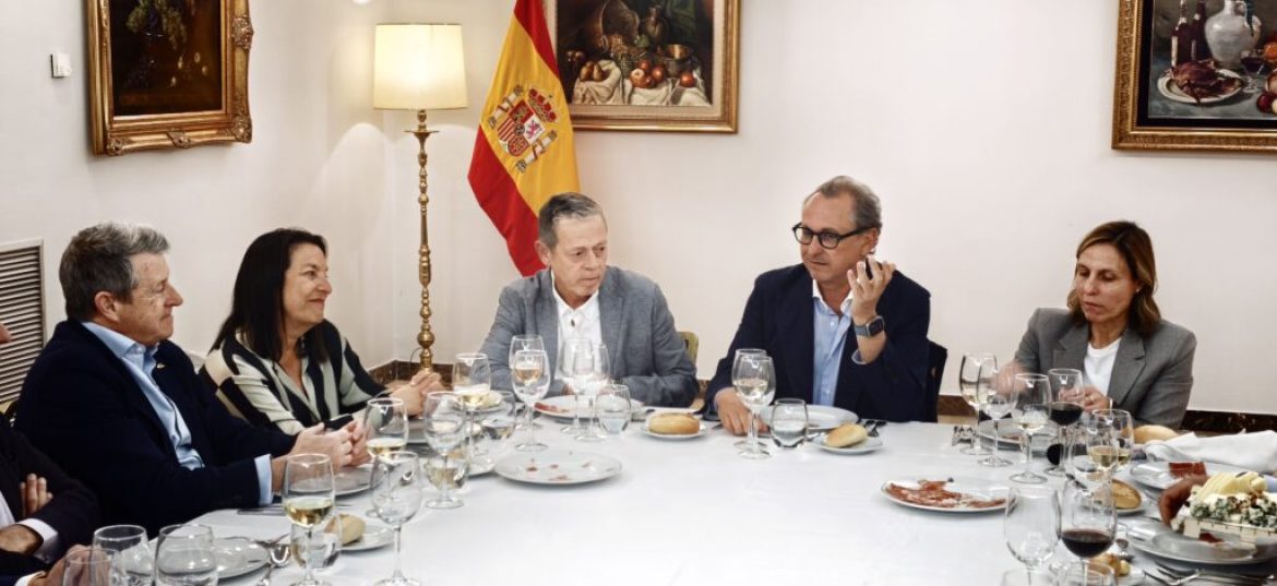 La 11mil celebra en Madrid un almuerzo-coloquio con Benito Pérez Barbadillo sobre la proyección internacional de Cádiz